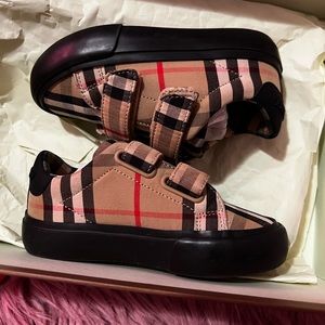 Burberry shoes size 25